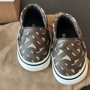 Burberry baby shoes Size 15